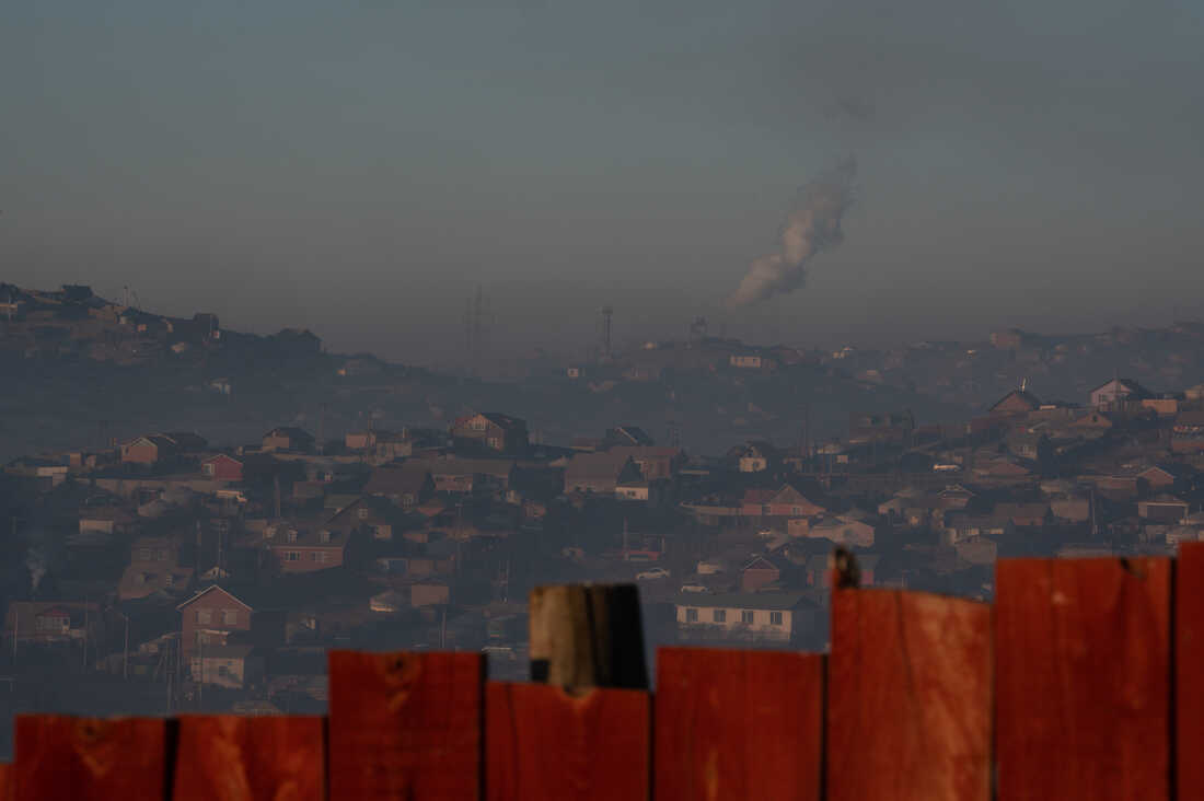 Нийслэлийн дөрвөн бүсэд агаарын бохирдолтой байна.